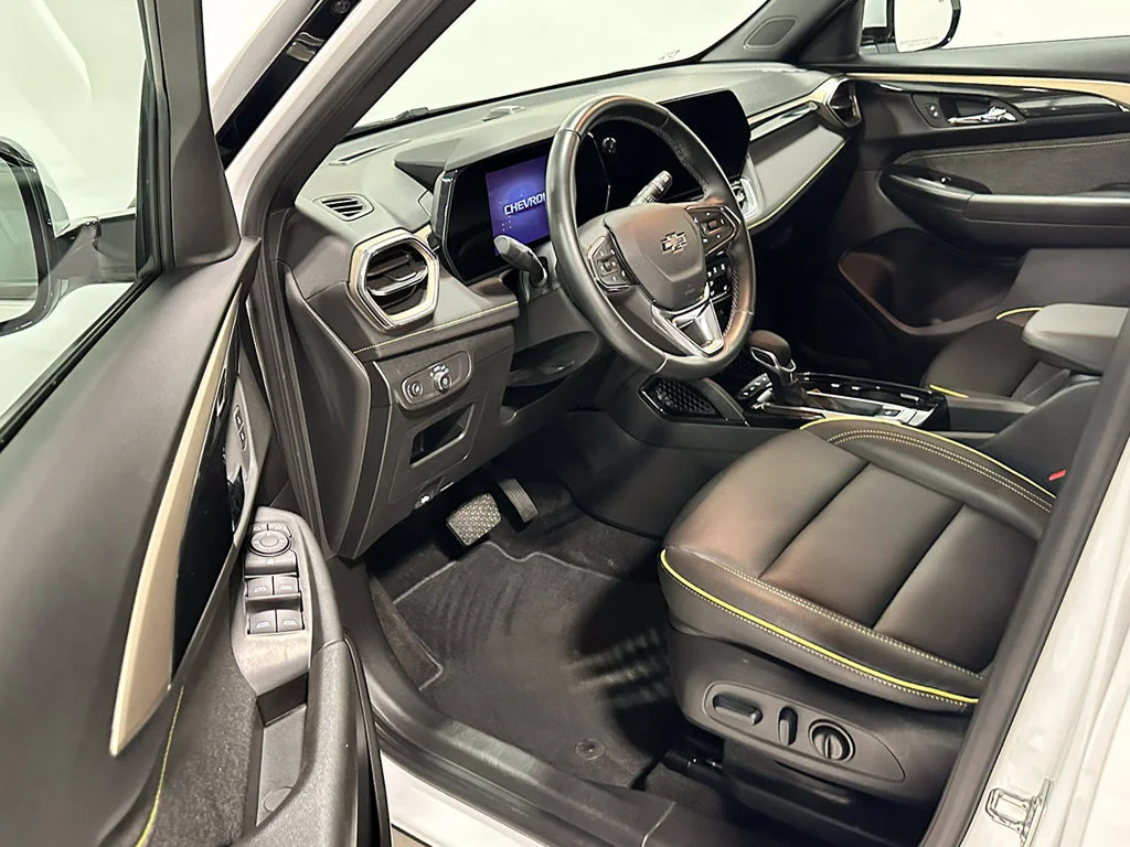 Used 2024 Summit White Chevrolet ACTIV image 19