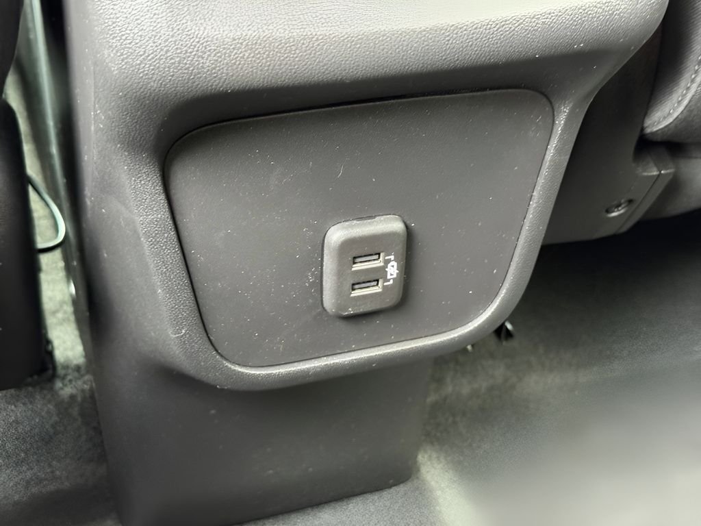 Used 2022 Silver GMC SLE image 17