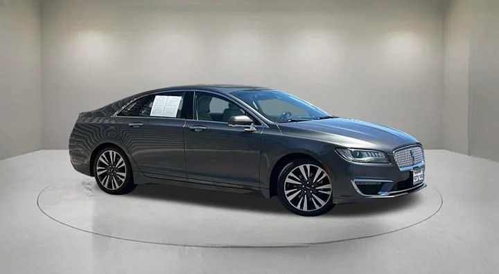 2019 Lincoln MKZ Hybrid Reserve II FWD's photo