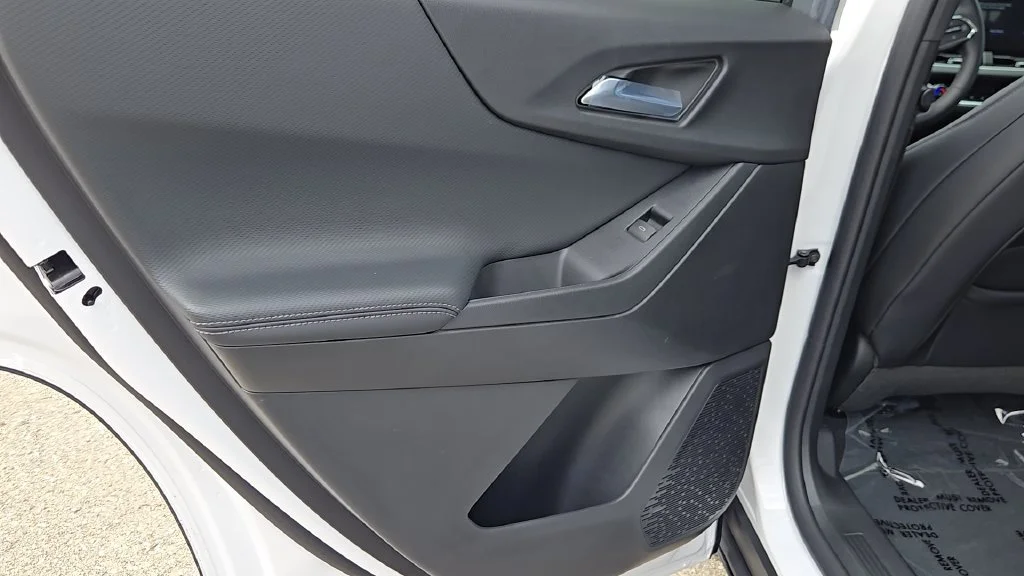 New 2027 Summit White Chevrolet LT image 22