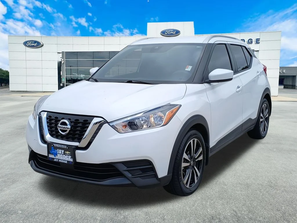 Used 2020 White Nissan SV image 1