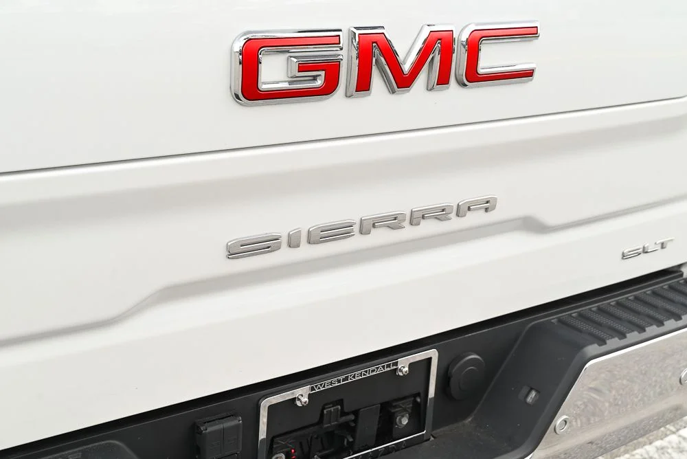 Used 2023 White GMC SLT image 22
