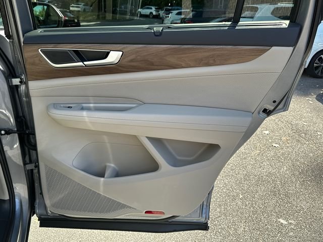 New 2026 Silver Volkswagen 2.0T SE w/Technology image 16