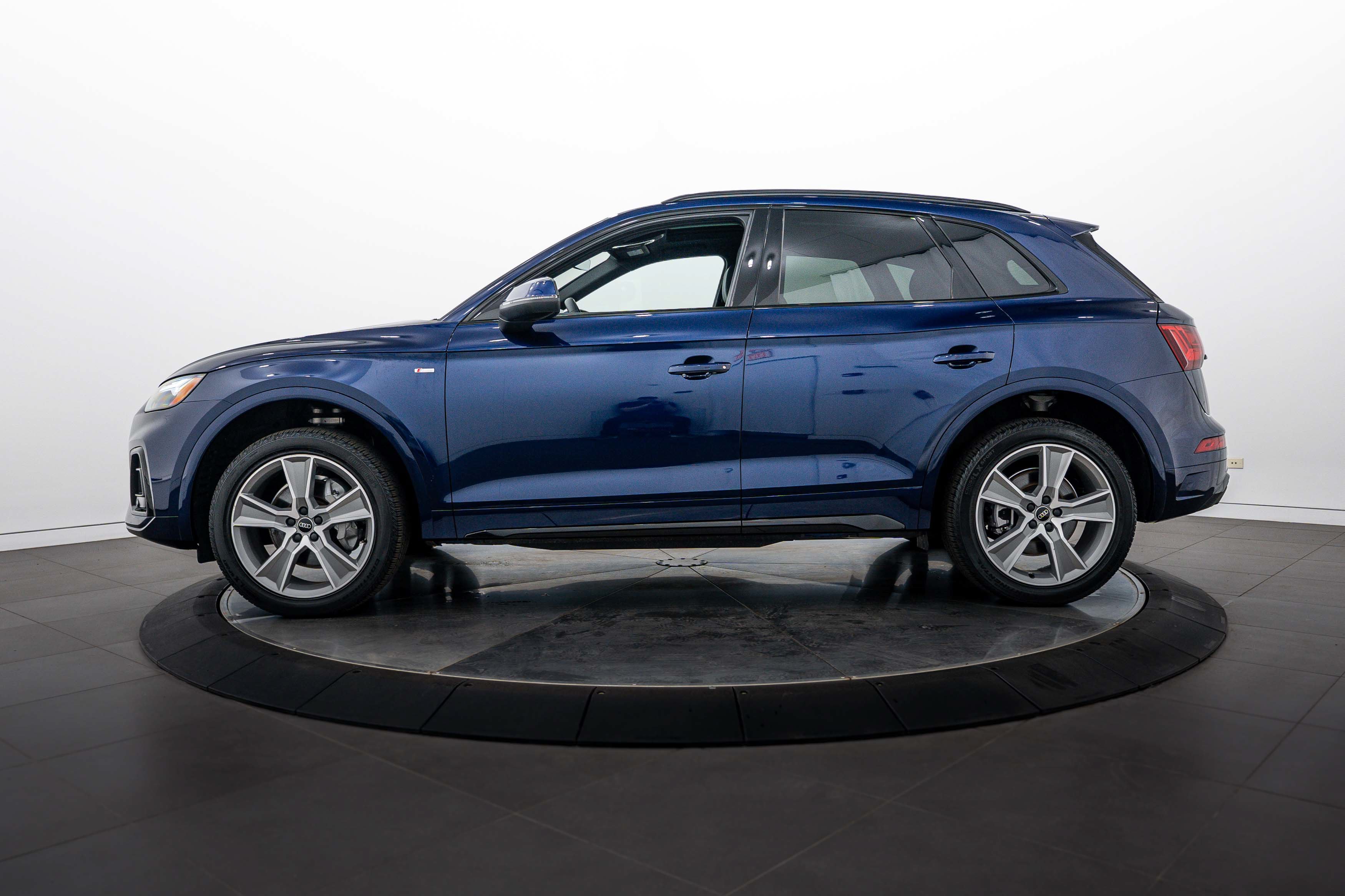 Certified Used 2025 Navarra Blue Metallic Audi S line Premium image 7
