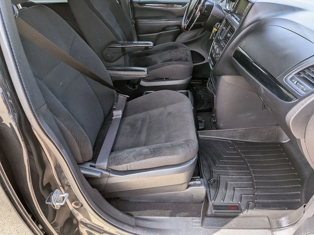 Used 2019 Black Dodge SE image 27