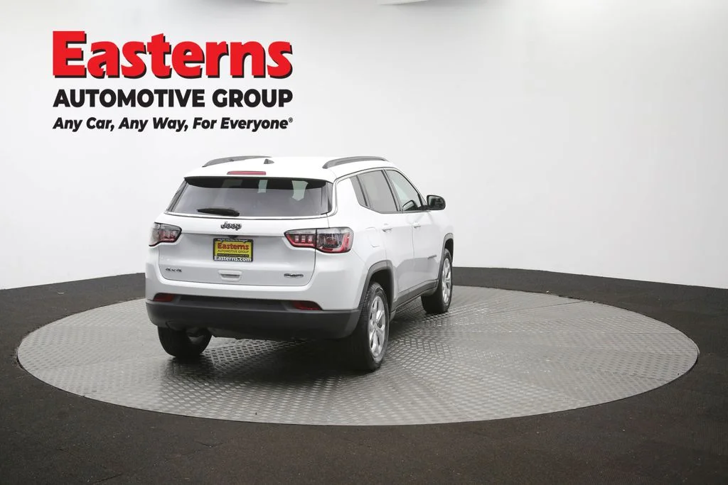 Used 2024 White Jeep Latitude image 34