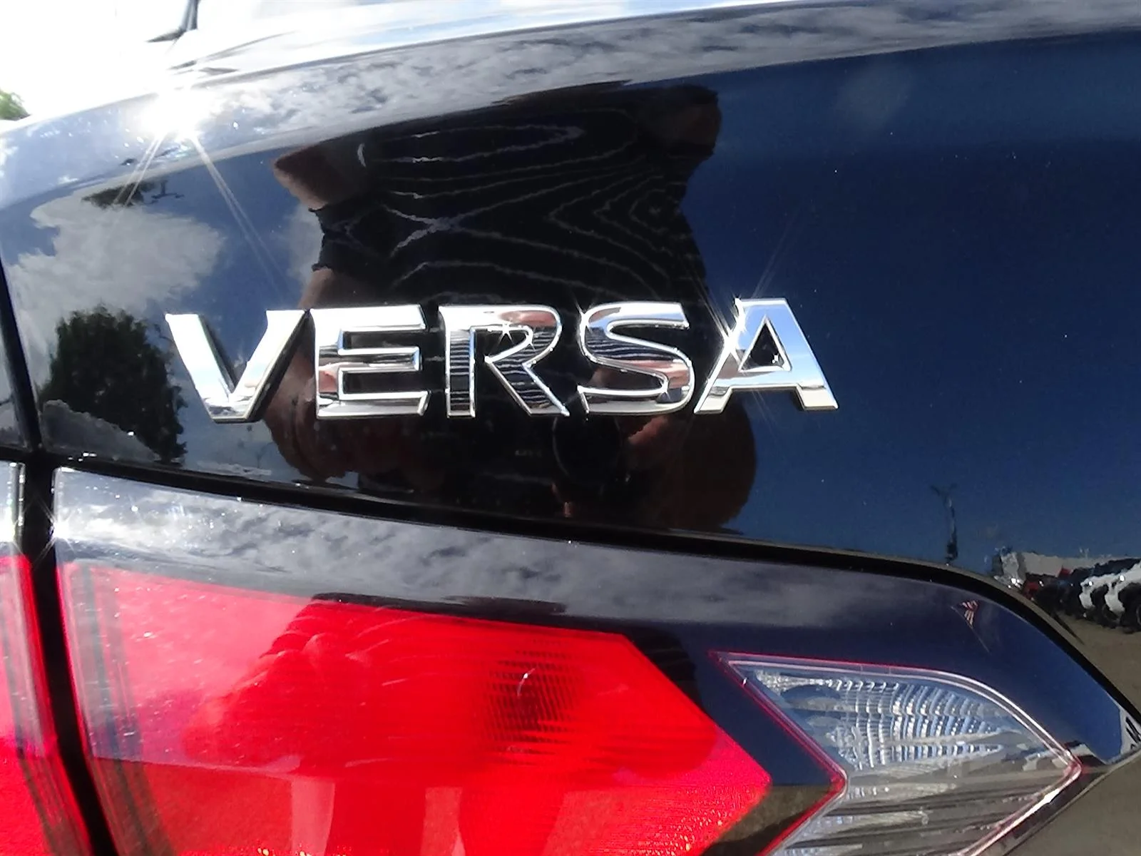Used 2025 Super Black (kh3) Nissan SV image 8