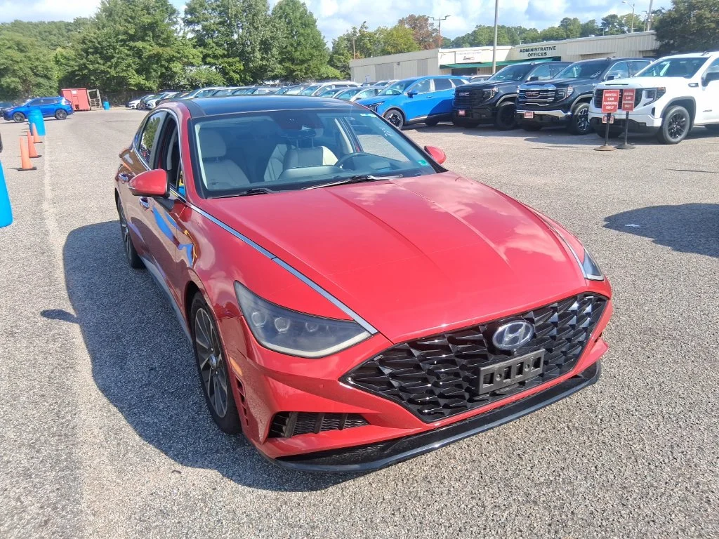 Used 2021 Red Hyundai Limited image 3