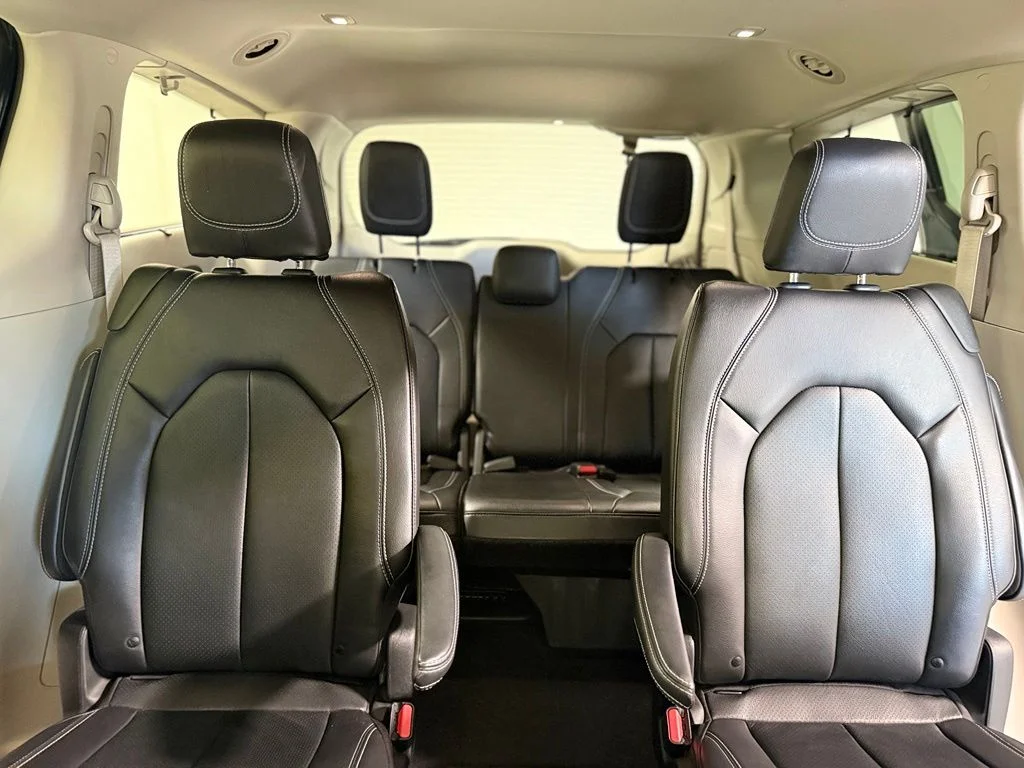 Used 2022 Blue Chrysler Touring L image 18