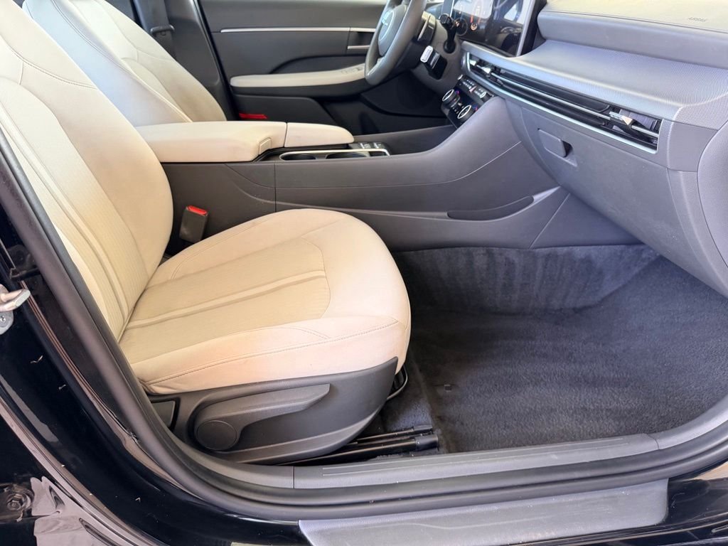 Used 2025 Black Hyundai SEL image 37