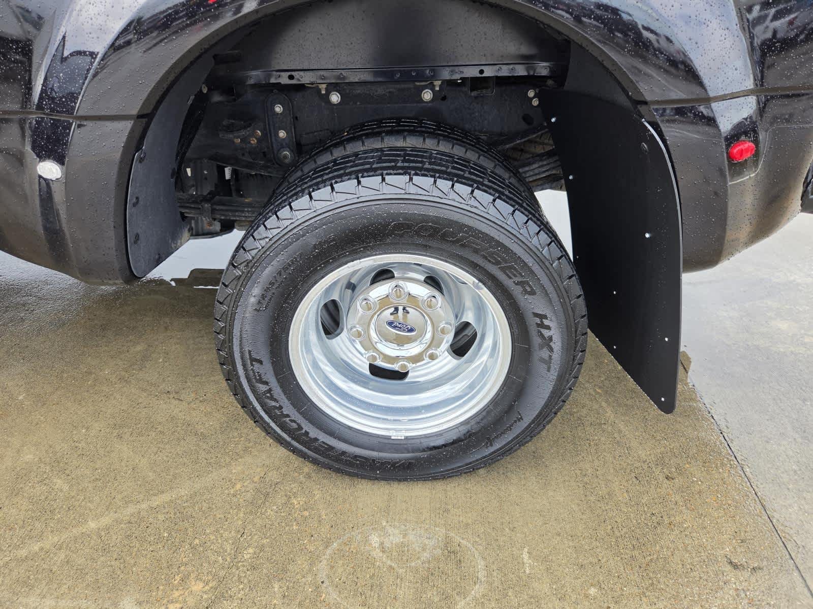 Used 2023 Agate Black Metallic Ford LARIAT image 27