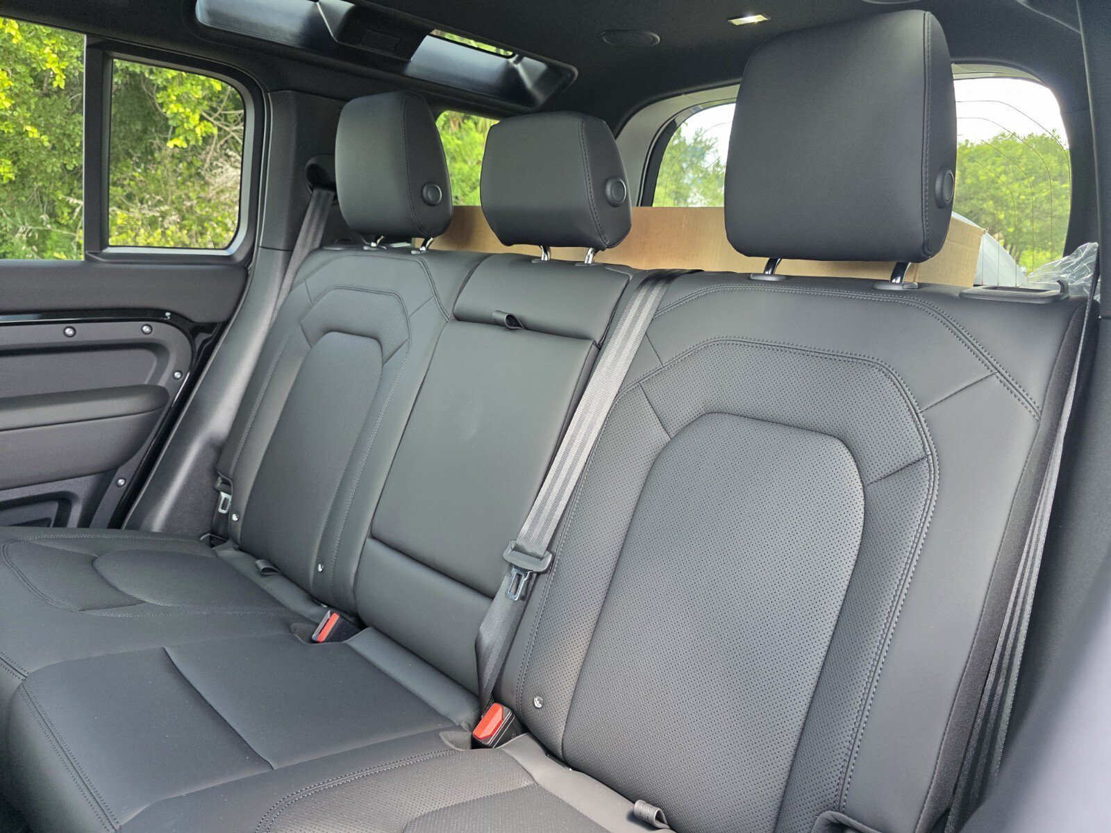 New 2026 Santorini Black LAND ROVER X-Dynamic SE image 13