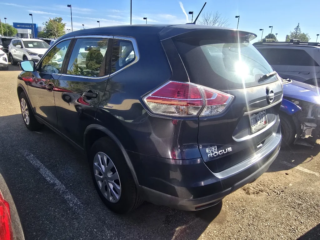 Used 2016 Arctic Blue Metallic Nissan SV image 12