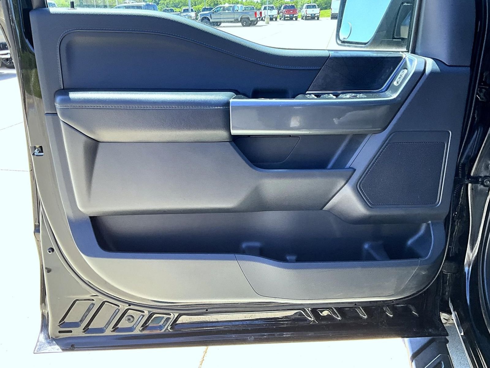 Used 2023 Black Ford XLT image 9