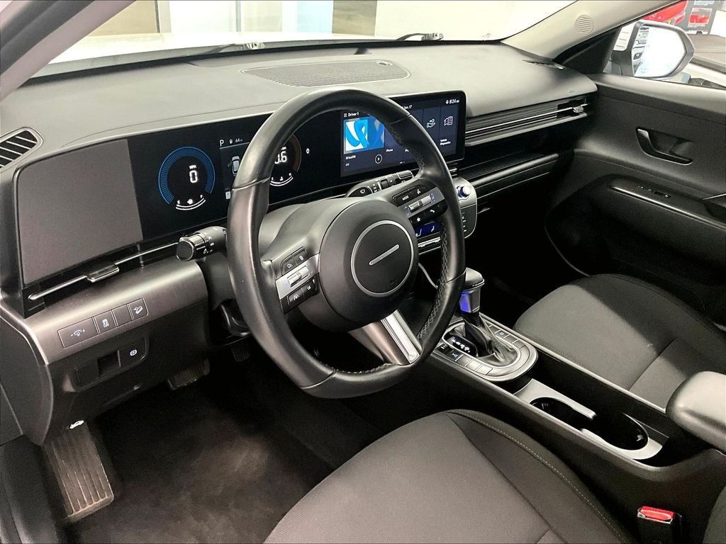 Used 2025 Atlas White Hyundai SEL image 8