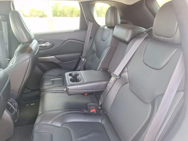 Used 2022 White Jeep Latitude Lux image 14