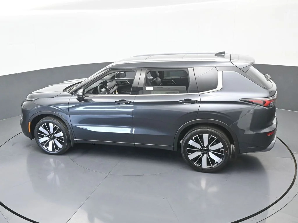 New 2026 Gray Mitsubishi SEL image 48
