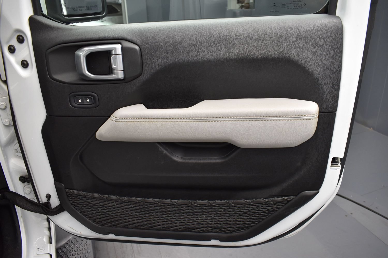 Used 2022 Bright White Clearcoat Jeep Unlimited High Altitude image 6
