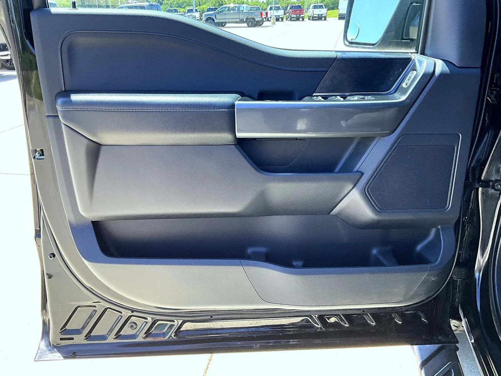 Used 2023 Black Ford XLT image 9