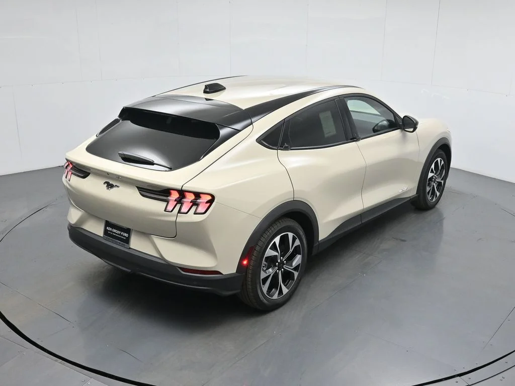 New 2026 Desert Sand Ford Select image 38
