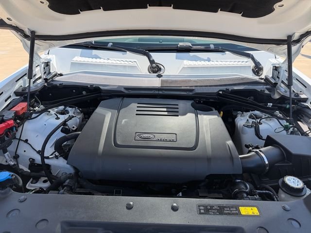 Used 2022 White Land Rover S image 19