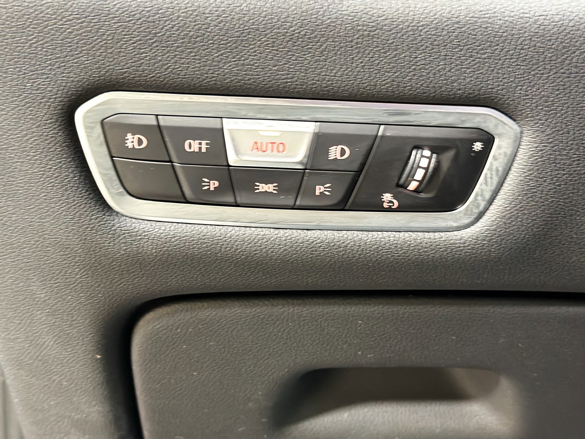 Used 2020 Jet Black BMW sDrive40i image 34
