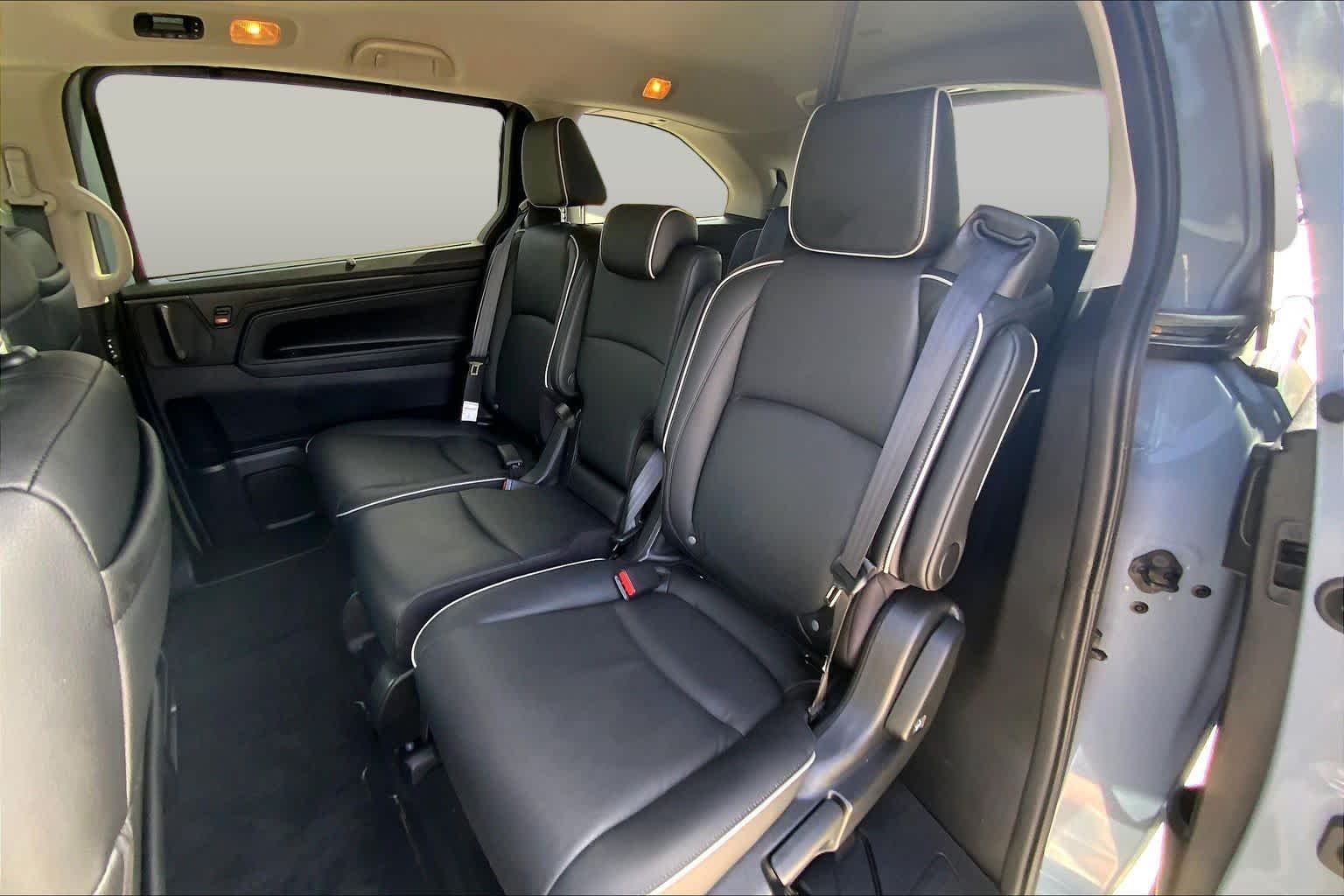 Used 2025 Sonic Gray Pearl Honda Touring image 20