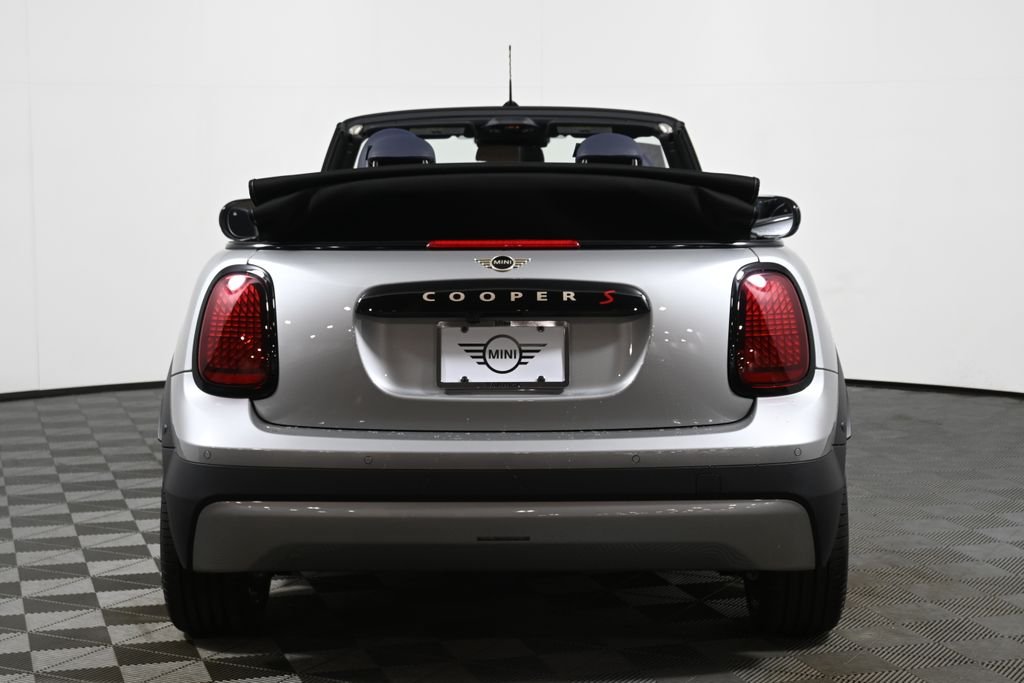 New 2026 Silver MINI Signature Plus image 12