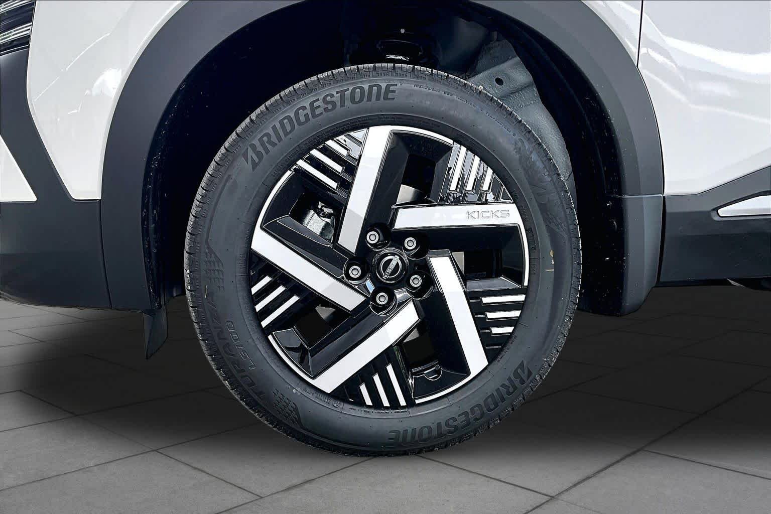 New 2026 Aspen White TriCoat Nissan SV image 9