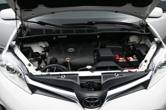 Certified Used 2018 Super White Toyota LE image 32