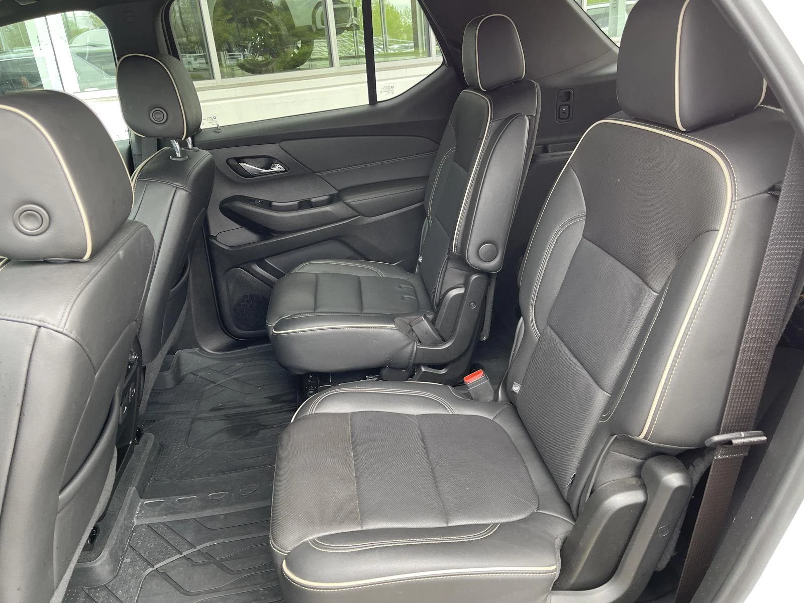 Used 2023 Iridescent Pearl Tricoat Chevrolet Premier image 44