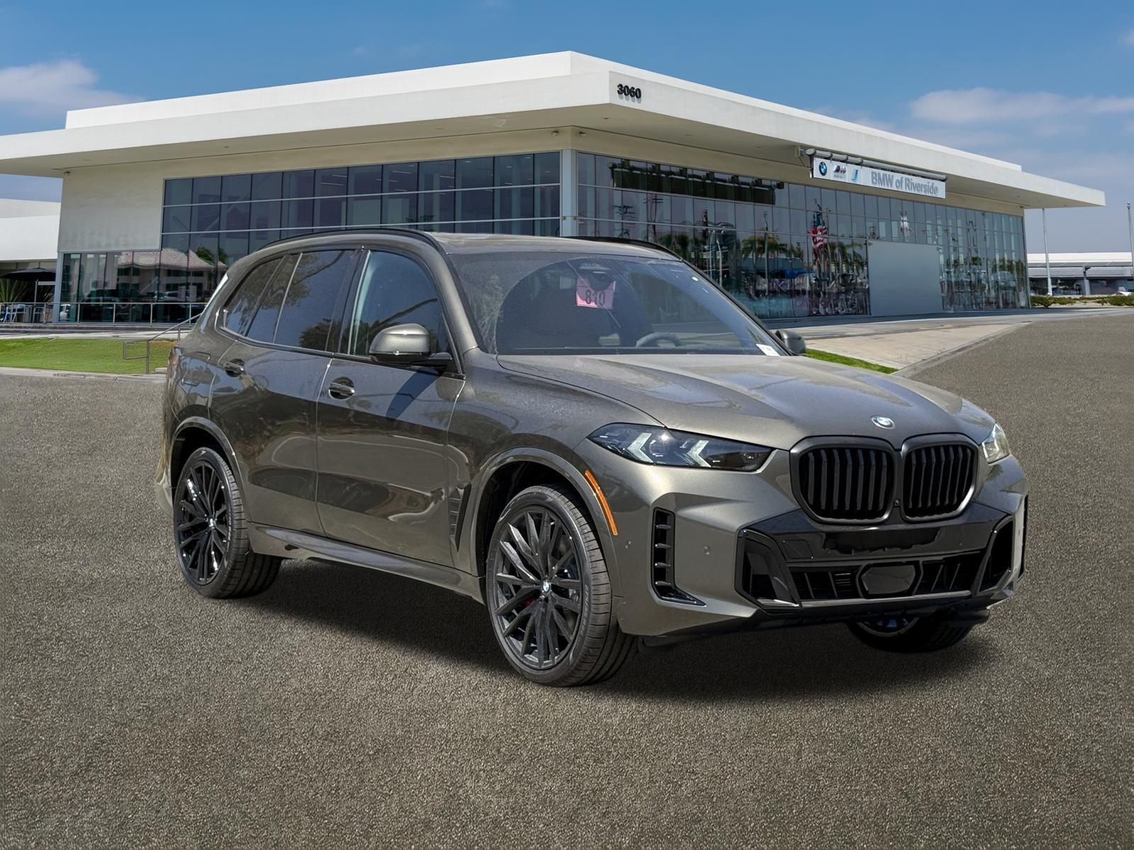 New 2026 Manhattan Green Metallic BMW sDrive40i image 2
