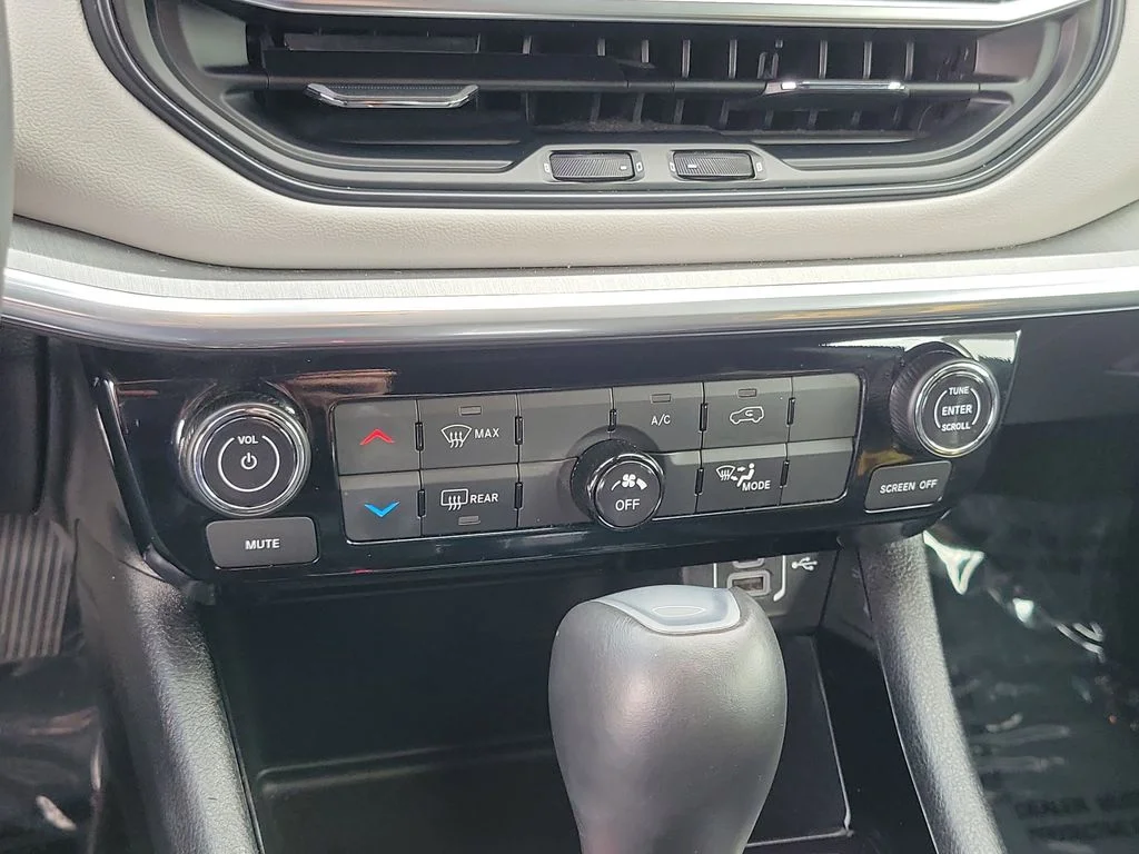Used 2024 Gray Jeep Limited image 9