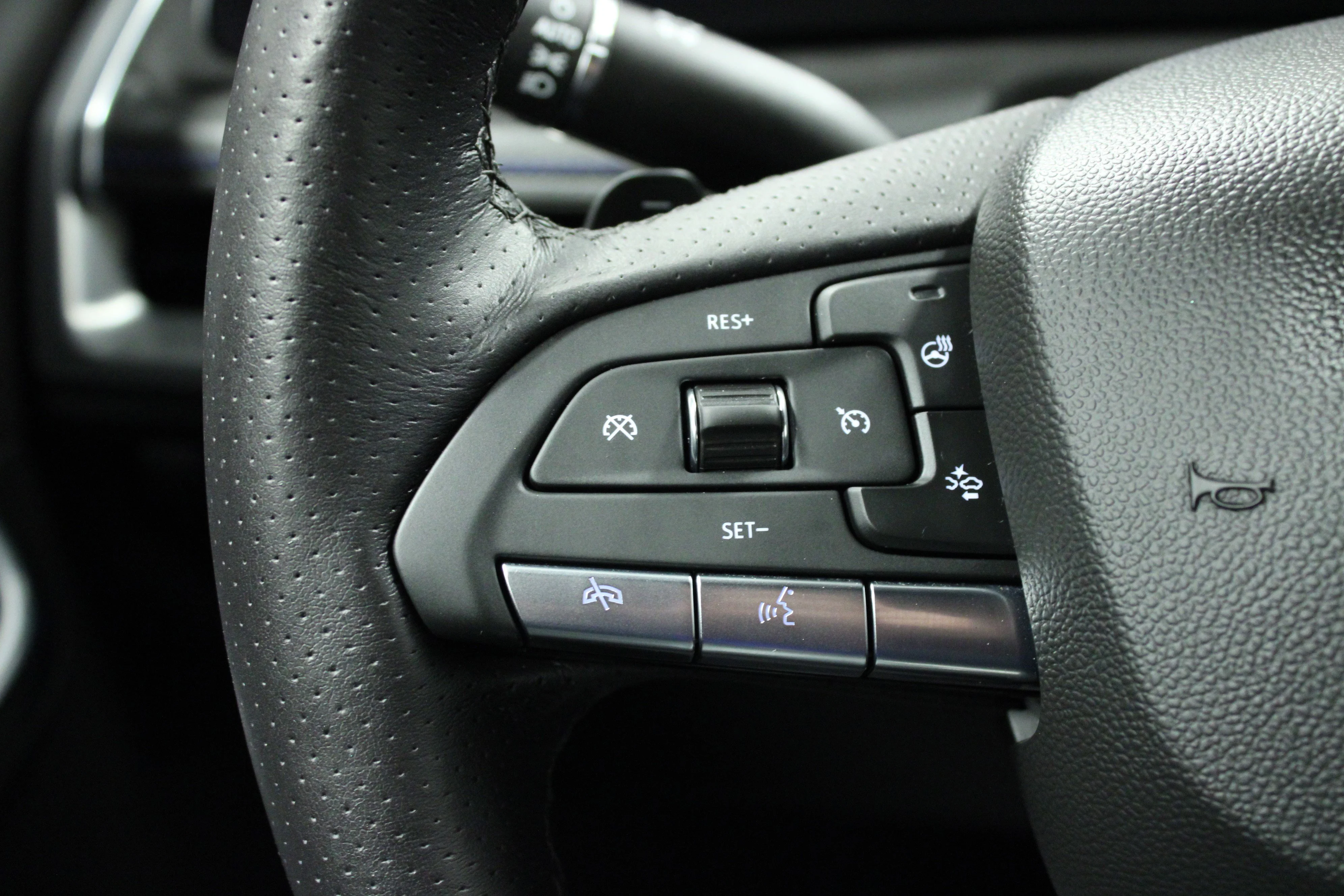 Used 2024 Crystal White Tricoat Cadillac Sport image 20