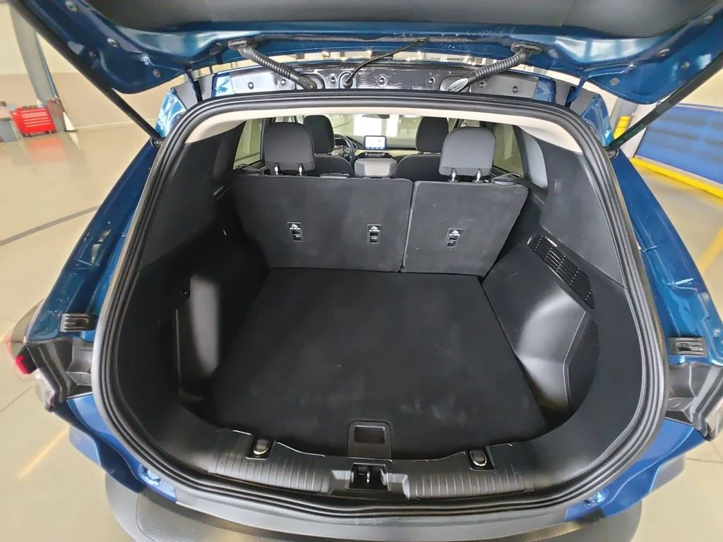 Used 2020 Green Ford SE image 23
