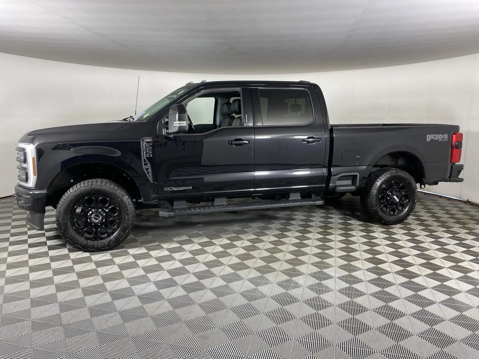 Used 2024  Ford LARIAT image 7