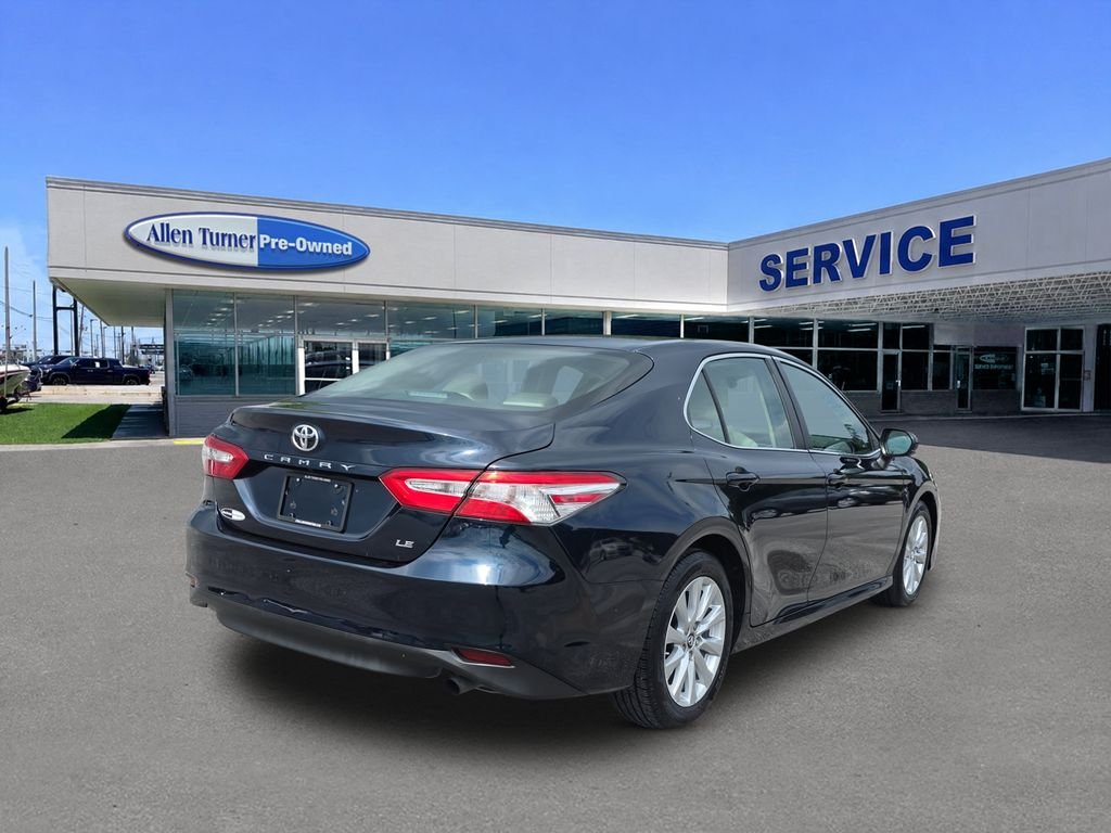 2018 Toyota Camry LE - Photo 8