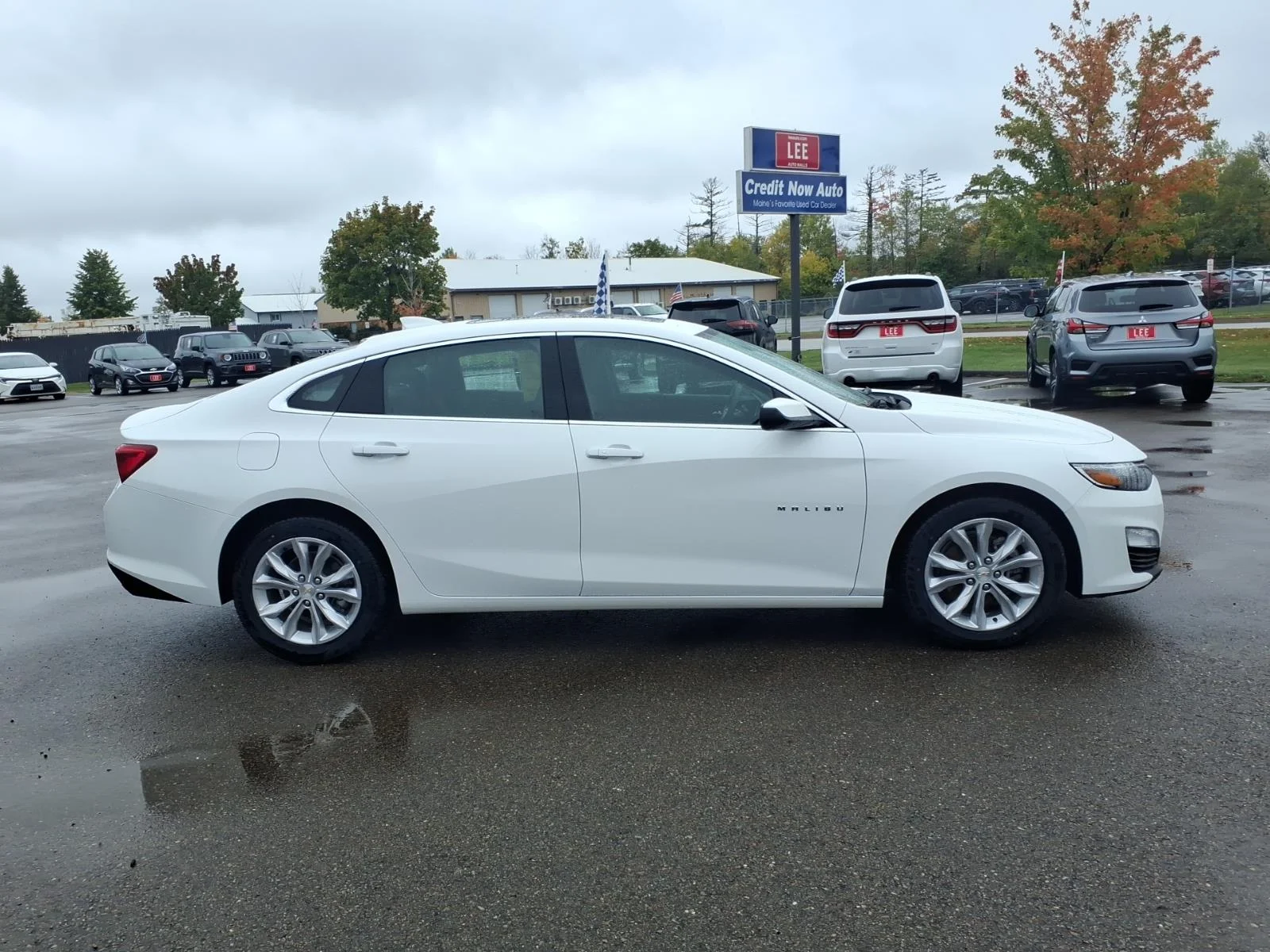 Used 2024 Summit White Chevrolet LT image 4