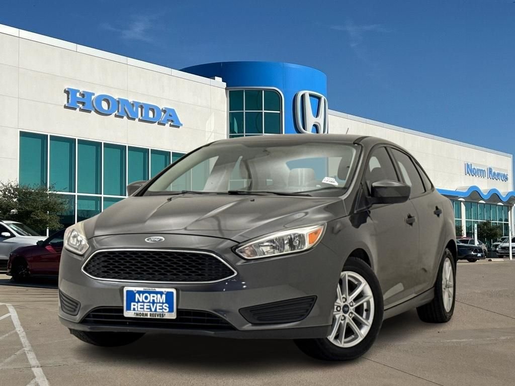 2018 Ford Focus Sedan SE's photo