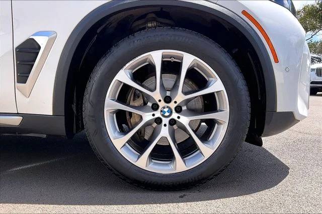 Certified Used 2024 Mineral White Metallic BMW xDrive40i image 9