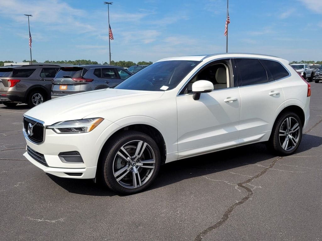 Used 2020 White Volvo T6 Momentum image 3