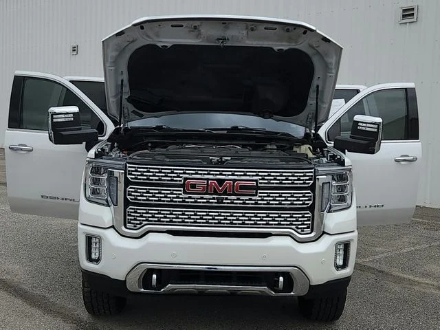 Used 2022 White GMC Denali image 28