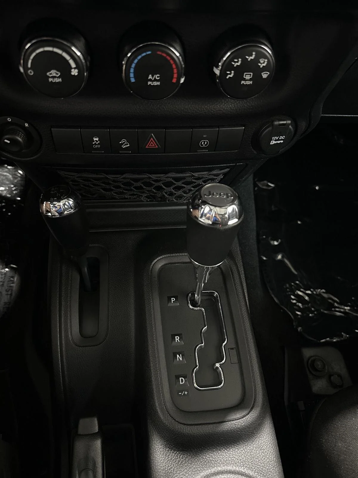 Used 2015 Black Jeep Sahara image 13