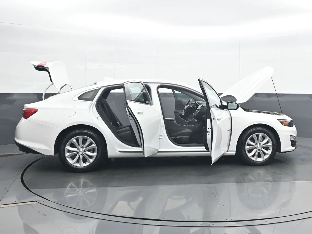 Used 2025 White Chevrolet LT image 36