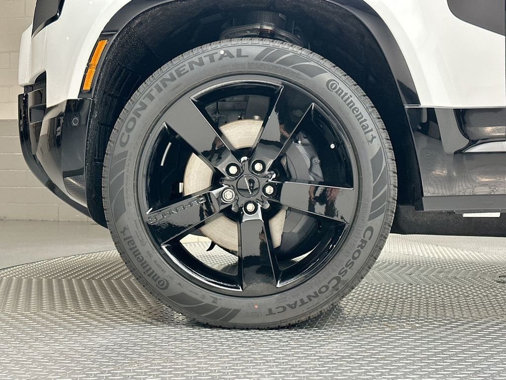 New 2026 Fuji White Land Rover X-Dynamic SE image 5