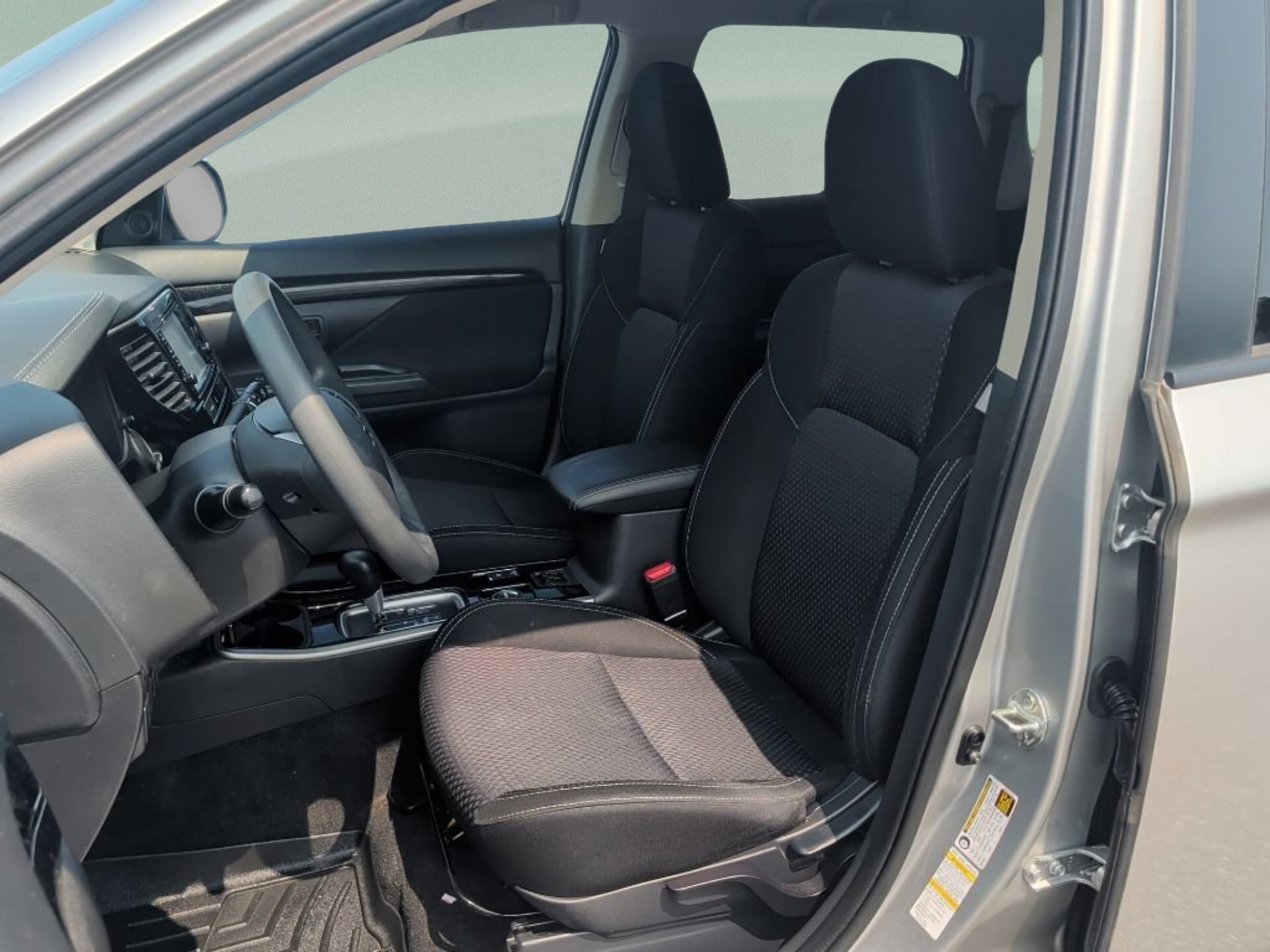 Used 2019 Silver Mitsubishi ES image 14