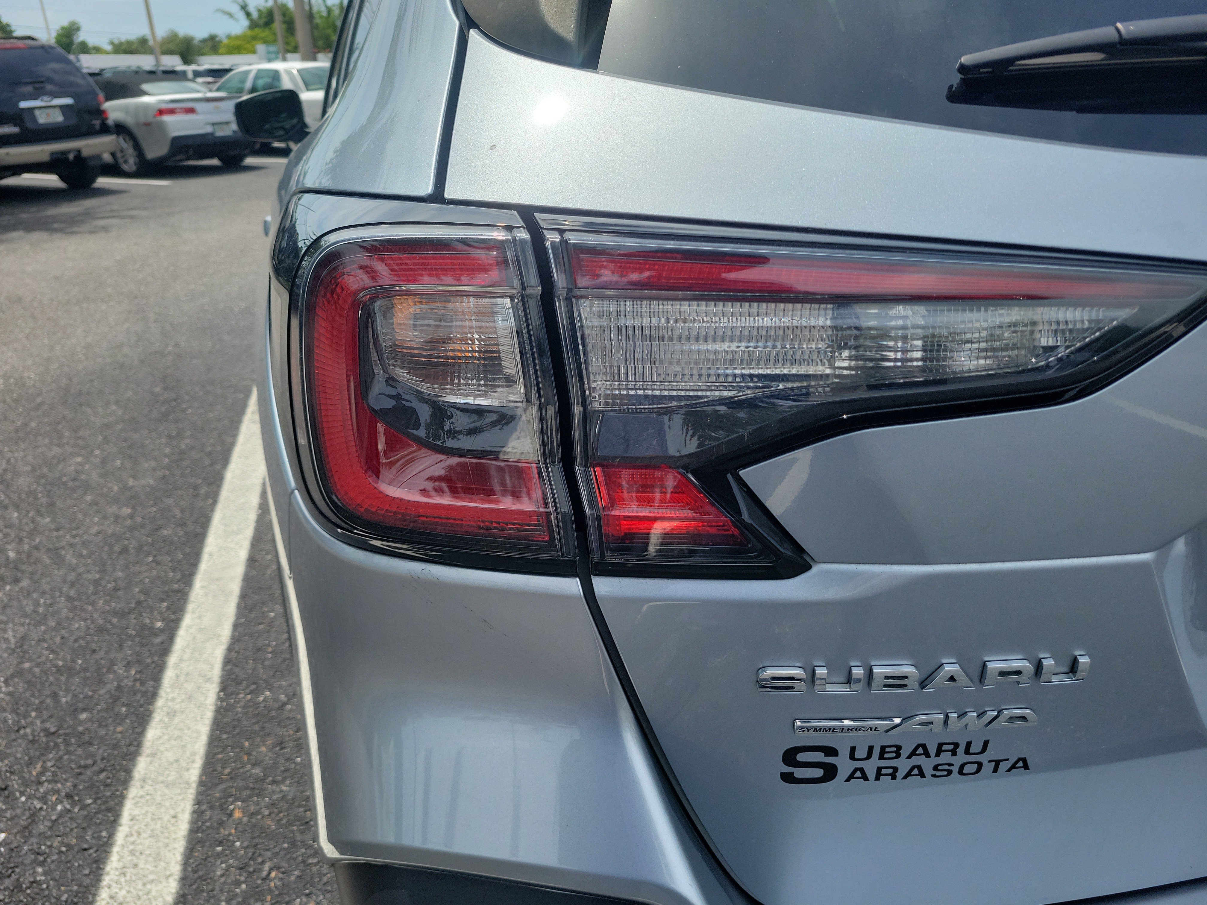 Used 2020 Ice Silver Metallic Subaru Premium image 9
