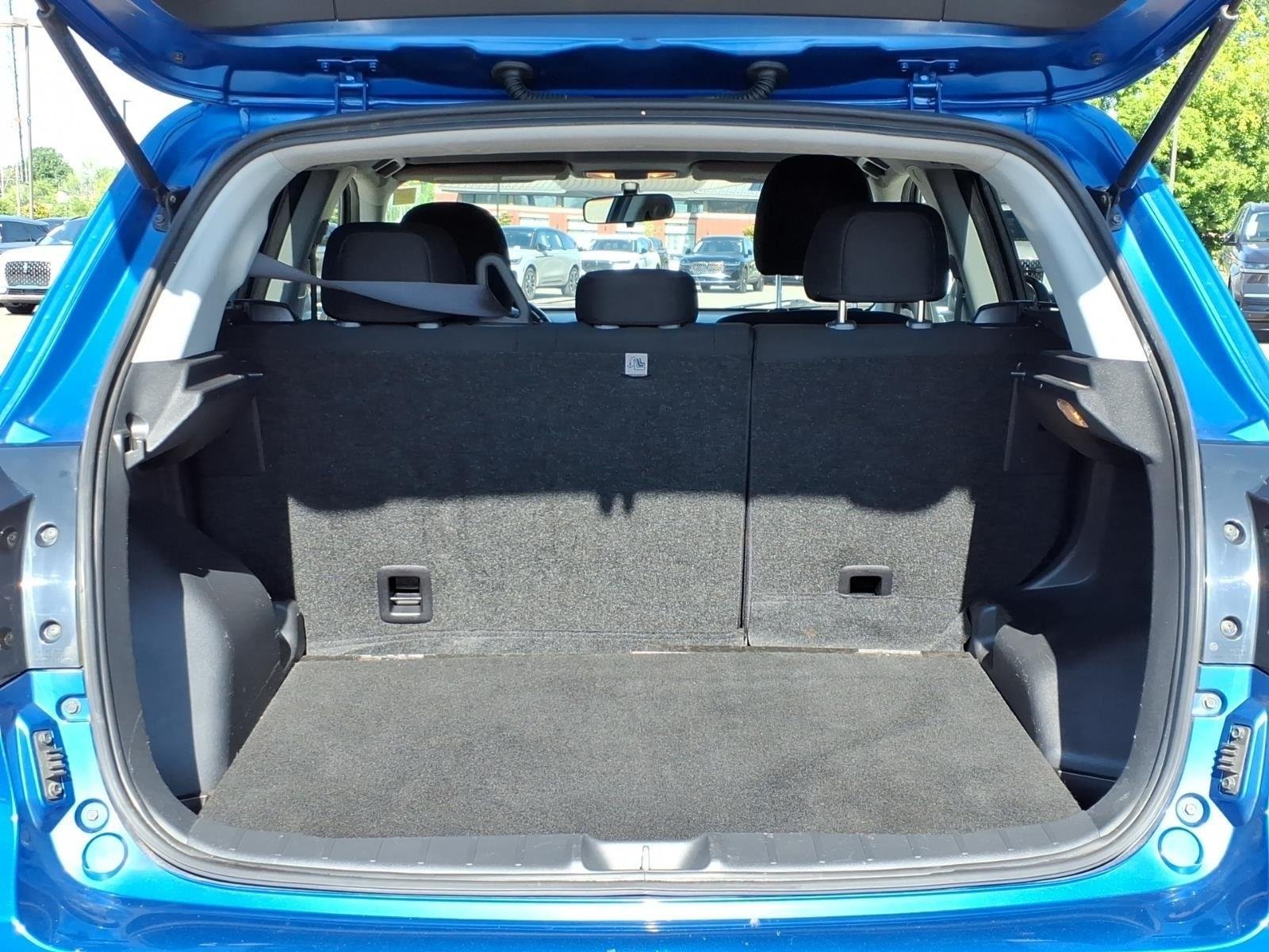 Used 2019 Octane Blue Metallic Mitsubishi SE 2.0 image 31
