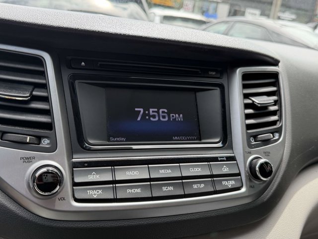 Used 2017 Molten Silver Hyundai SE image 24
