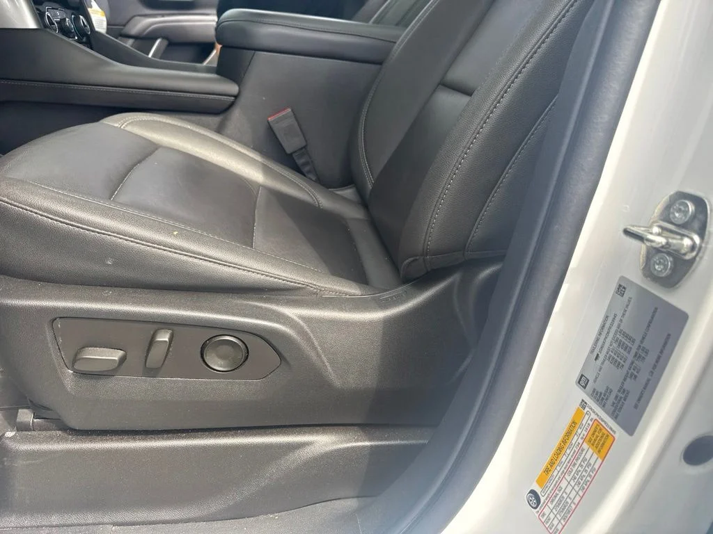 Used 2023 White Chevrolet Z71 image 7